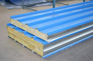 Los 60 x 102 paneles de bocadillo de acero industriales ligeros de los estándares los 75MM de los edificios ASTM 3